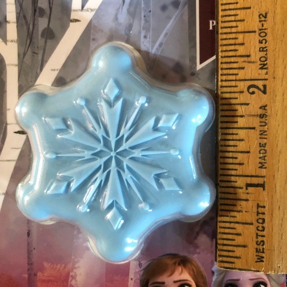 Set of 3 Disney Frozen 2: 0.10 oz Snowberry Flavored Lip Gloss - Picture 9 of 11